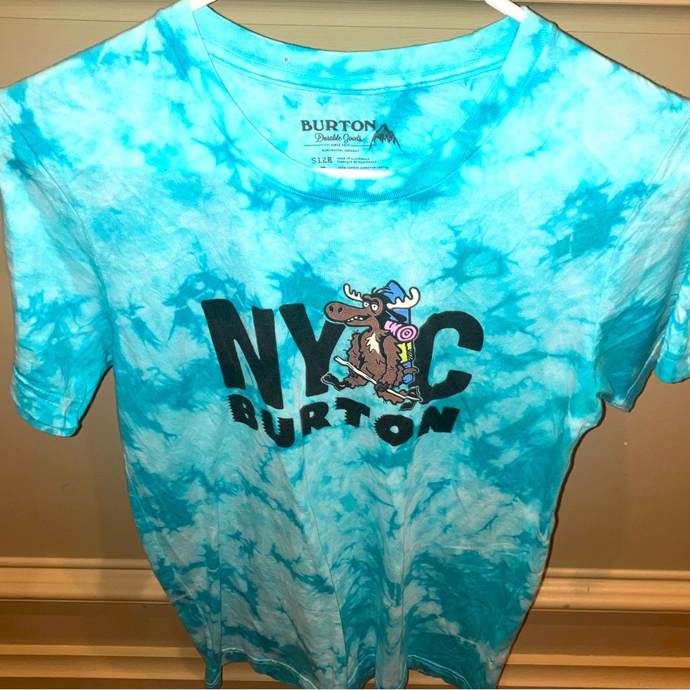 Burton snowboard outdoor brand NYC tye dye design t shirt adult size small